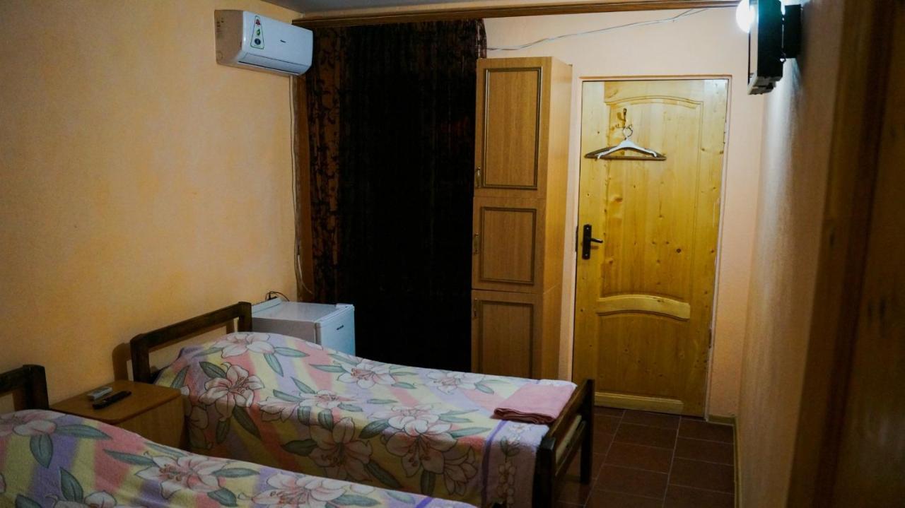 Гостевой Дом Ирина Hotel Sukhumi Exterior foto